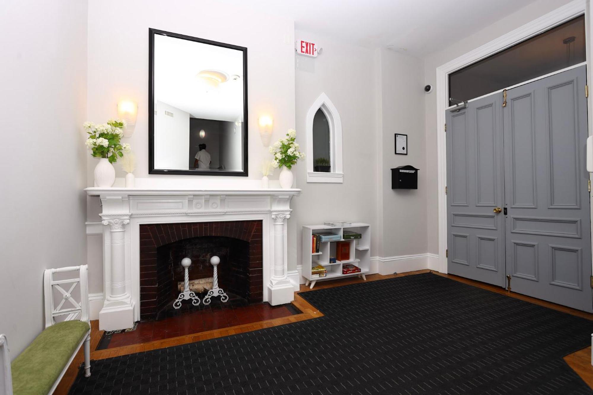 Large Stylish Newbury Street Studio W/ Kitchen Boston Exterior photo