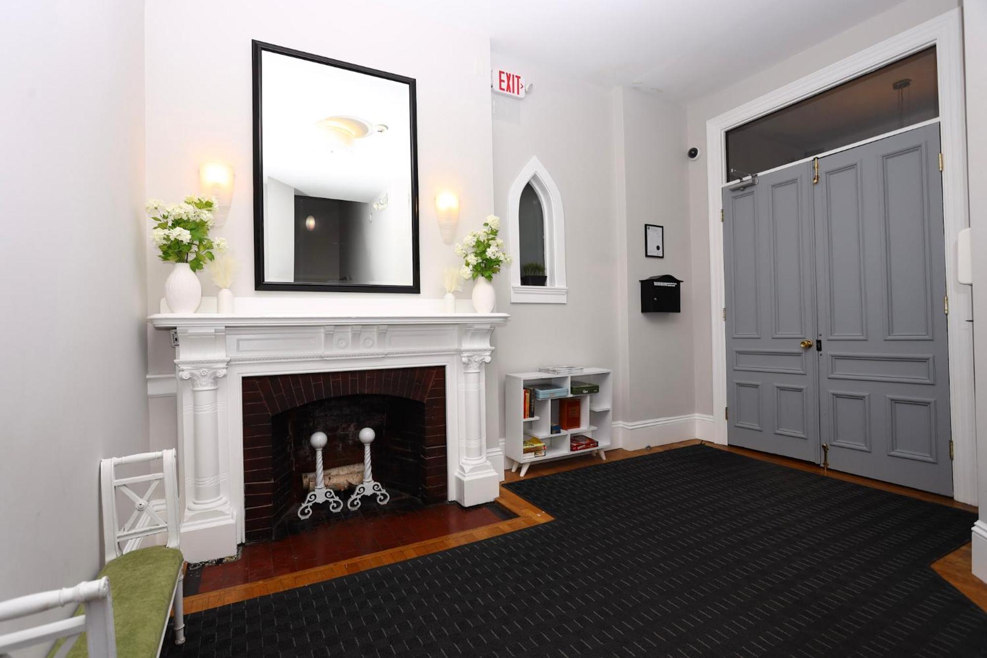 Large Stylish Newbury Street Studio W/ Kitchen Boston Exterior photo